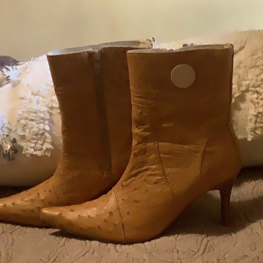 Artisanal leather boots